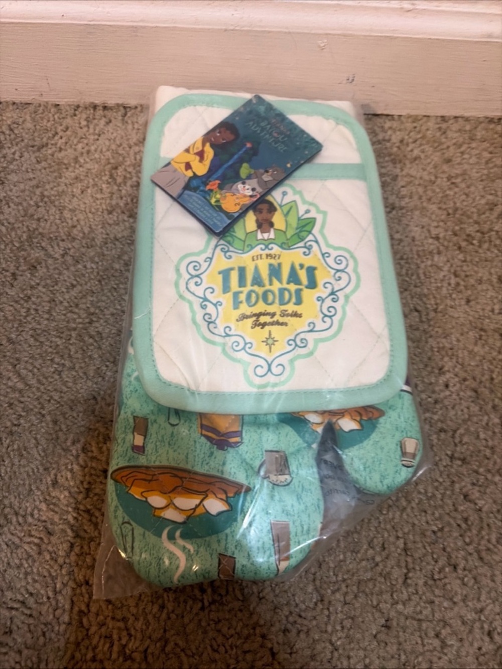 Disney Tiana's Foods Oven Mitt and Pot Holder Set - Mint Green & White